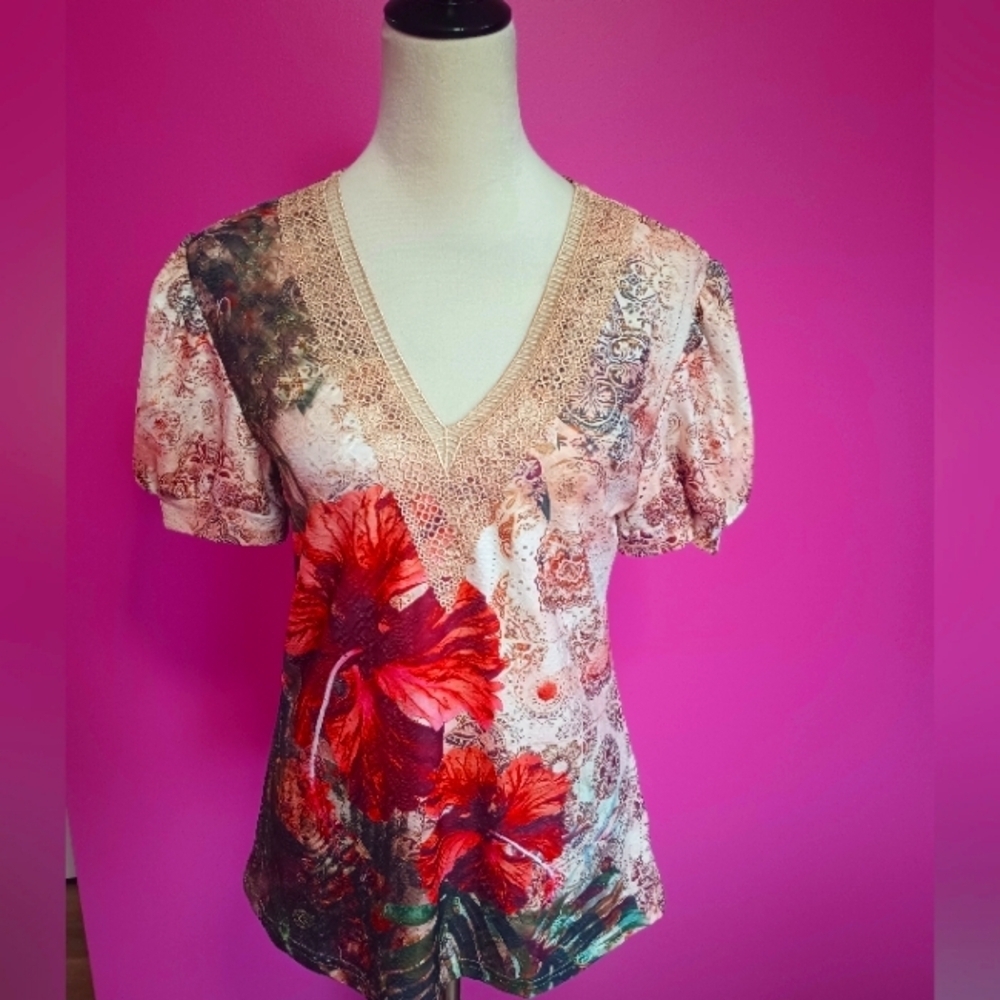 ETCYY Ladies Wild flower Lace V-Neck T-shirt (NWT!) Size S - Picture 2 of 8